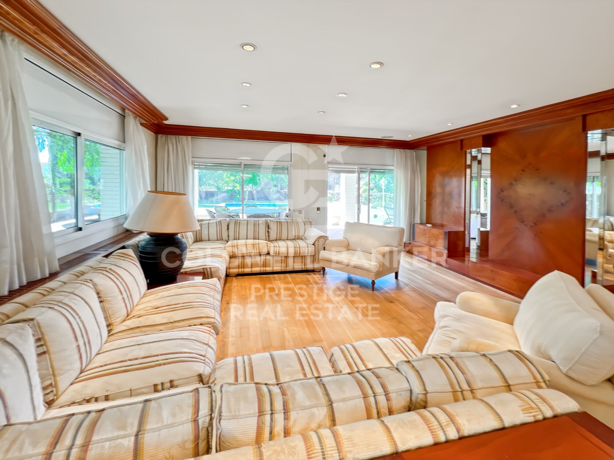 Exclusive Family Villa with Garden and Pool for sale near the Beach of Sitges