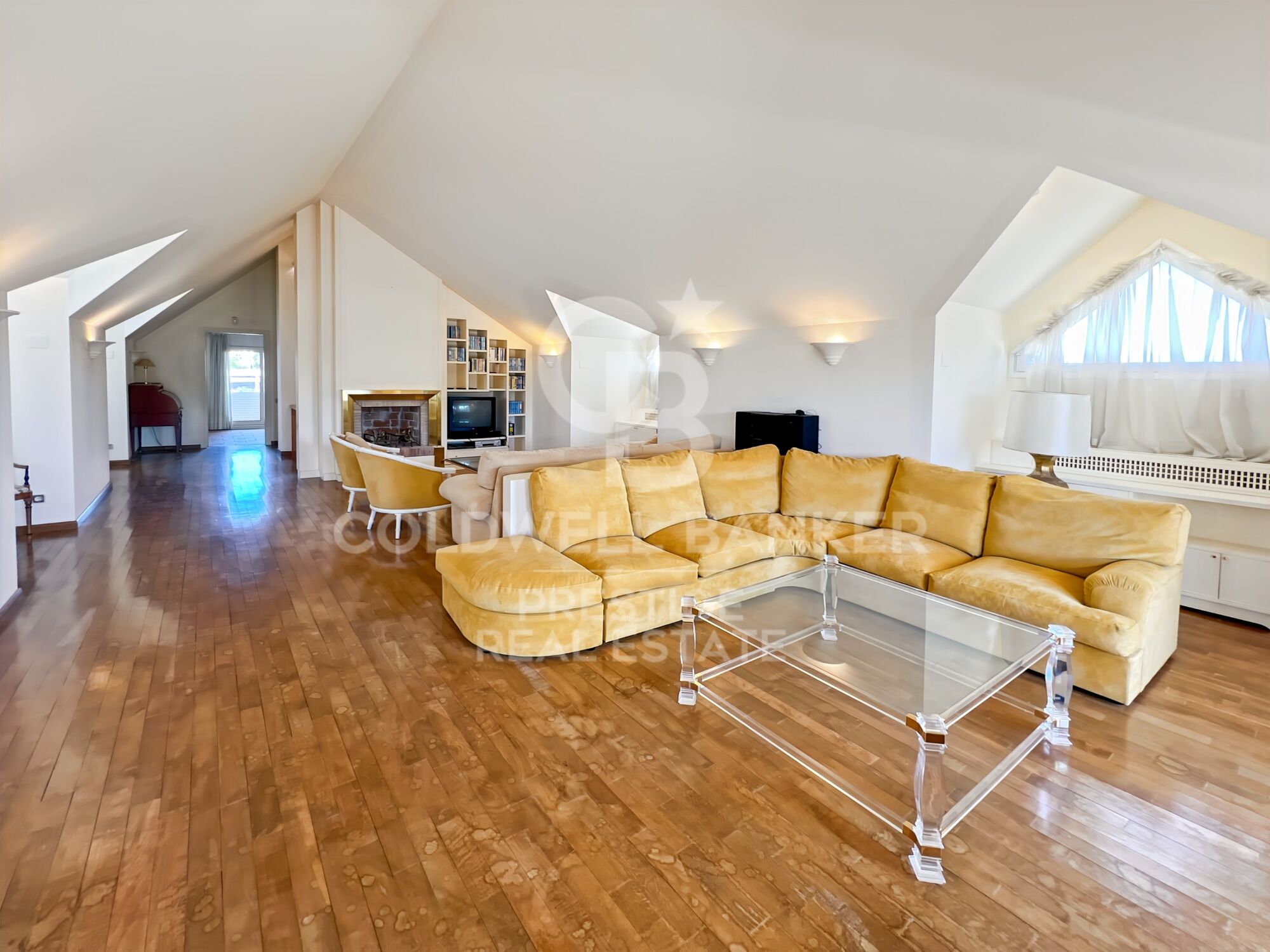 Exclusive Family Villa with Garden and Pool for sale near the Beach of Sitges