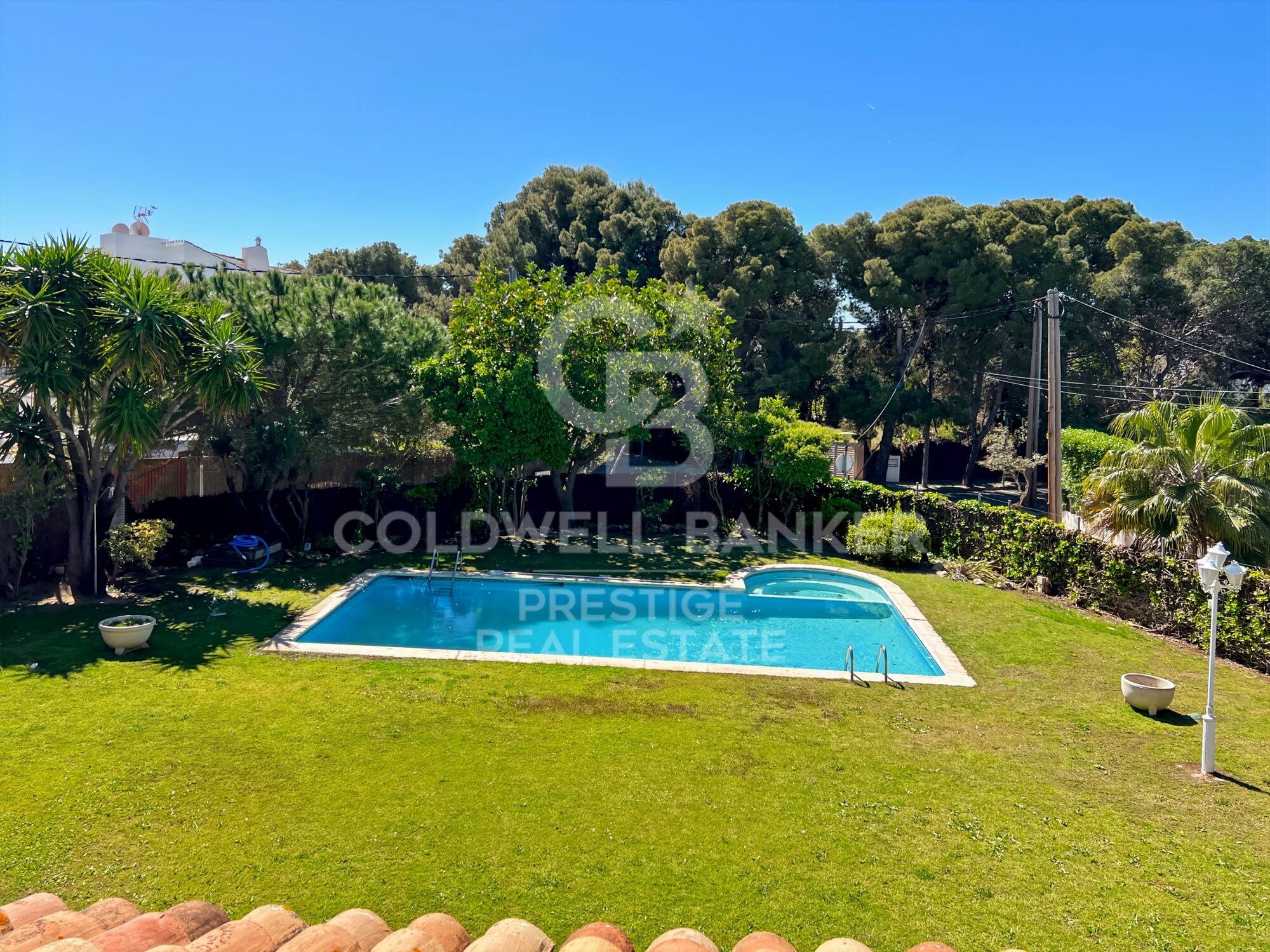 Exclusive Family Villa with Garden and Pool for sale near the Beach of Sitges