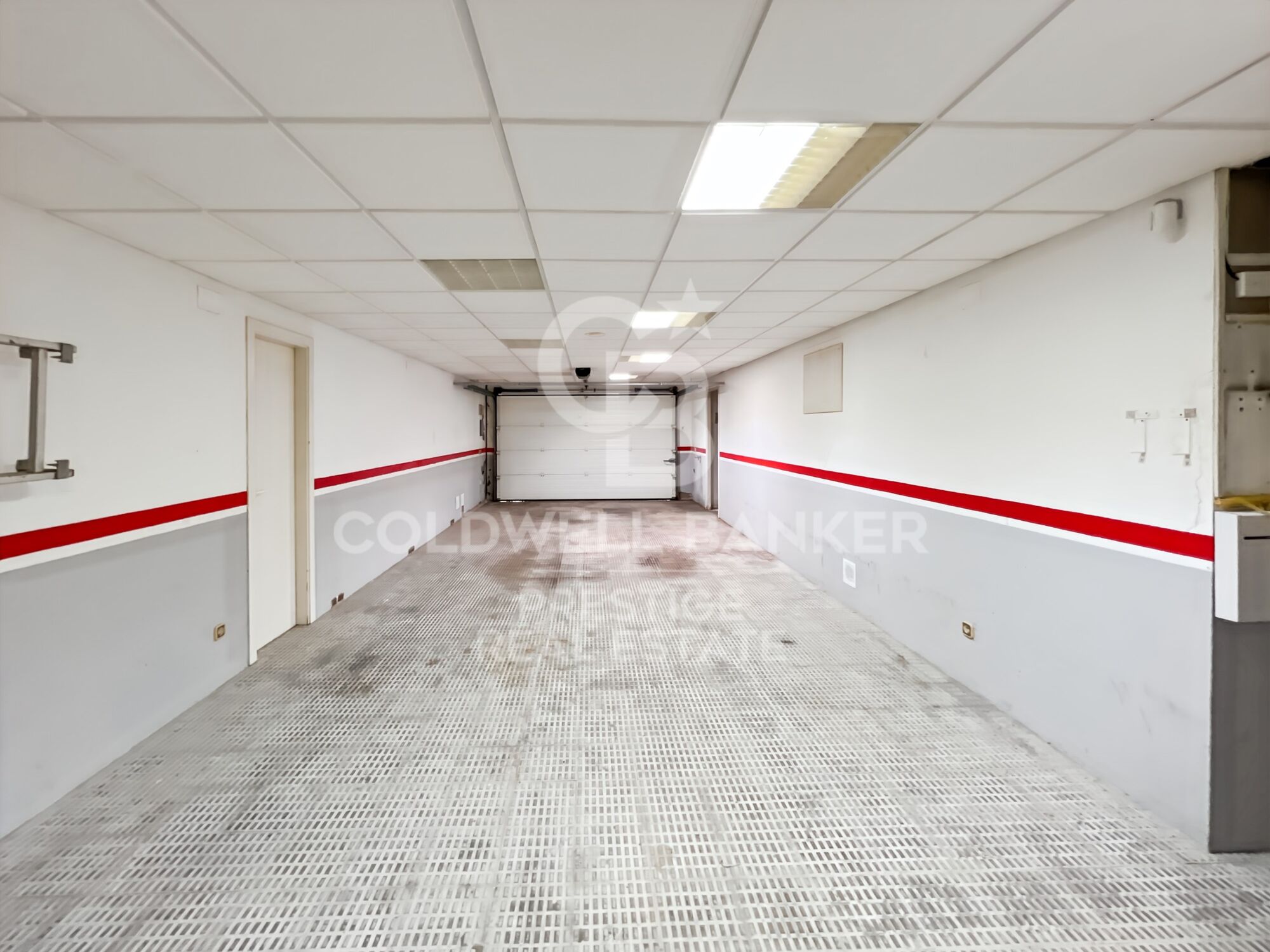 Exclusive Family Villa with Garden and Pool for sale near the Beach of Sitges