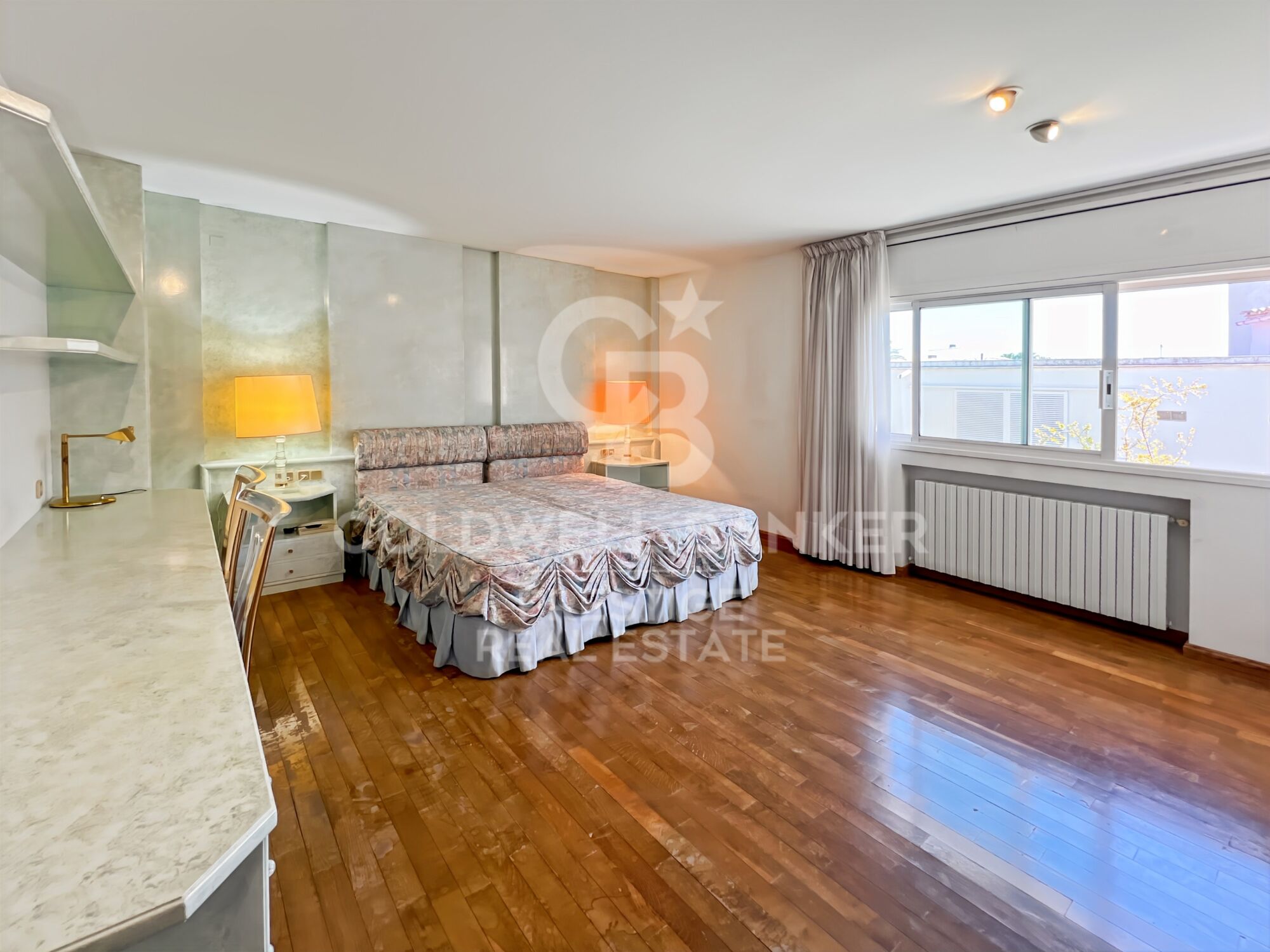 Exclusive Family Villa with Garden and Pool for sale near the Beach of Sitges