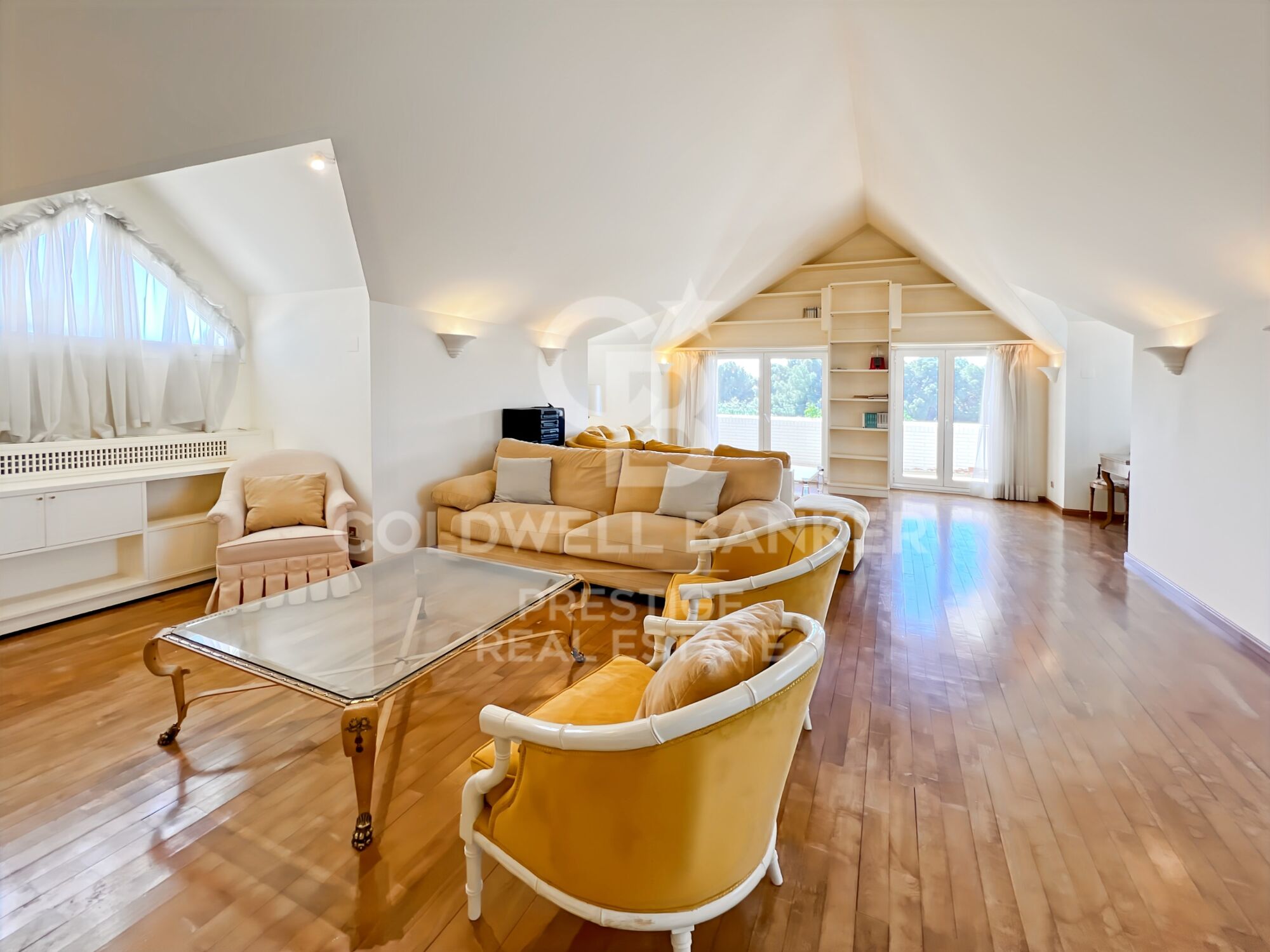 Exclusive Family Villa with Garden and Pool for sale near the Beach of Sitges