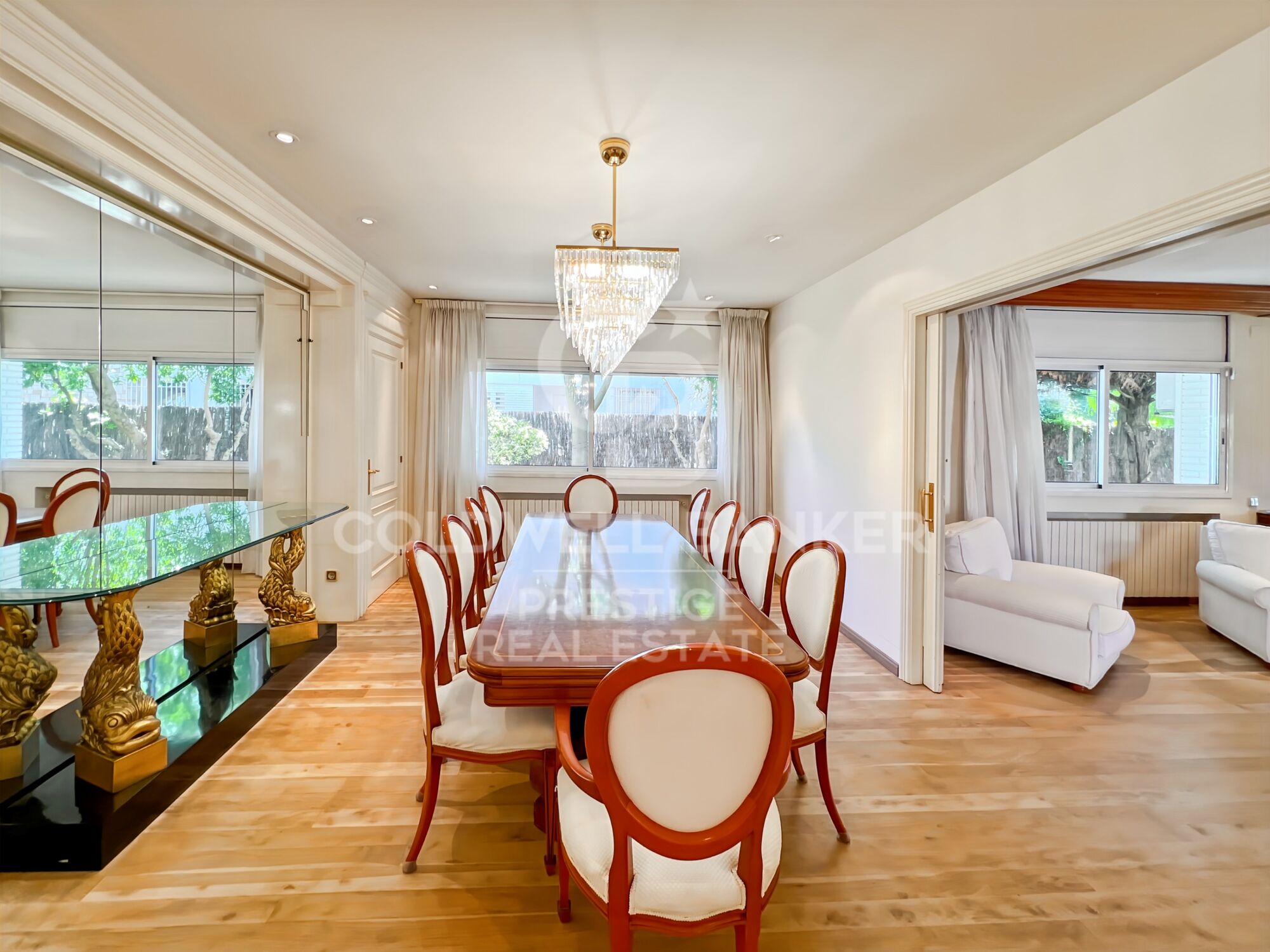 Villa con jardín y piscina a la venta en Terramar Sitges