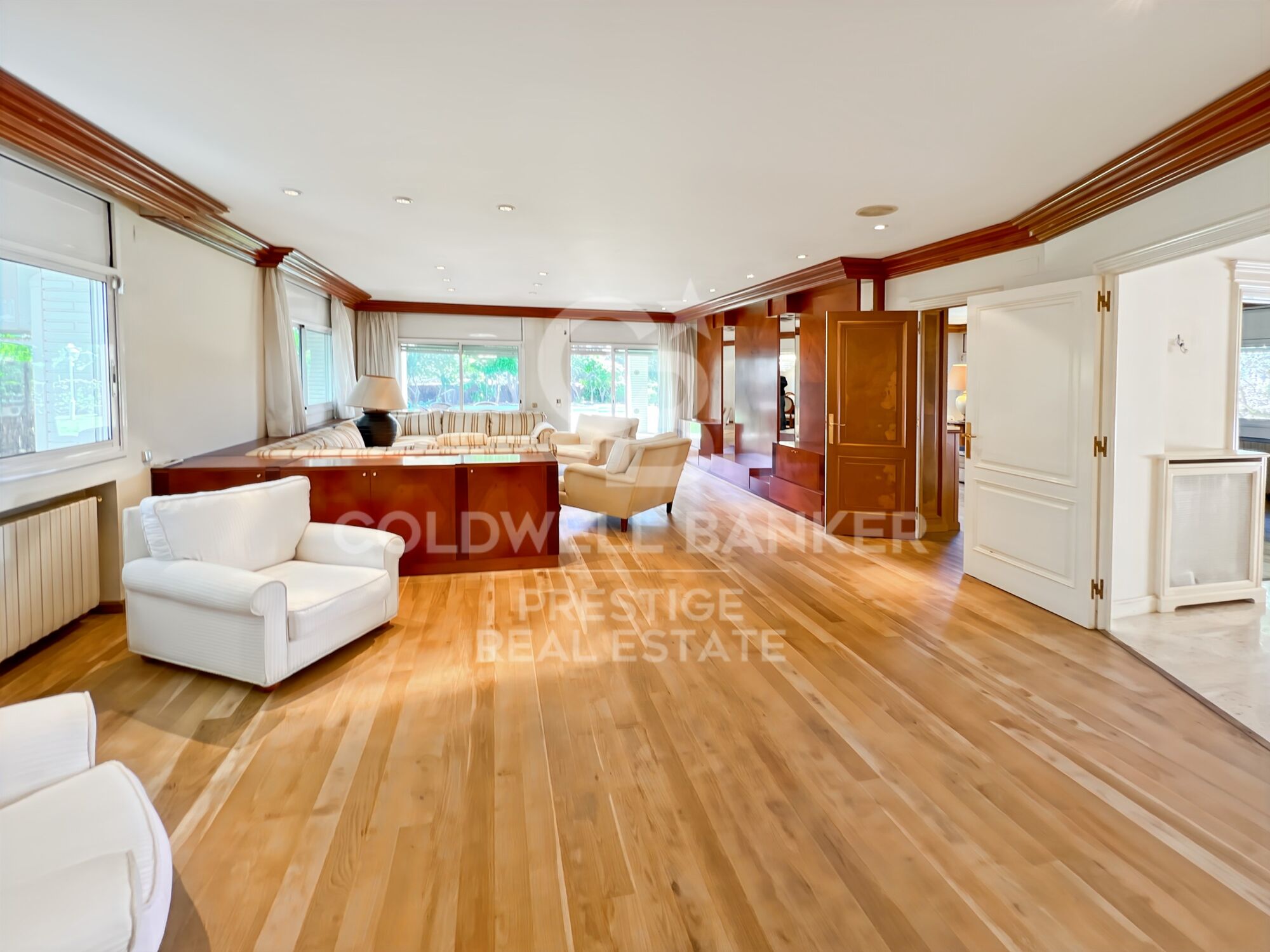 Villa con jardín y piscina a la venta en Terramar Sitges