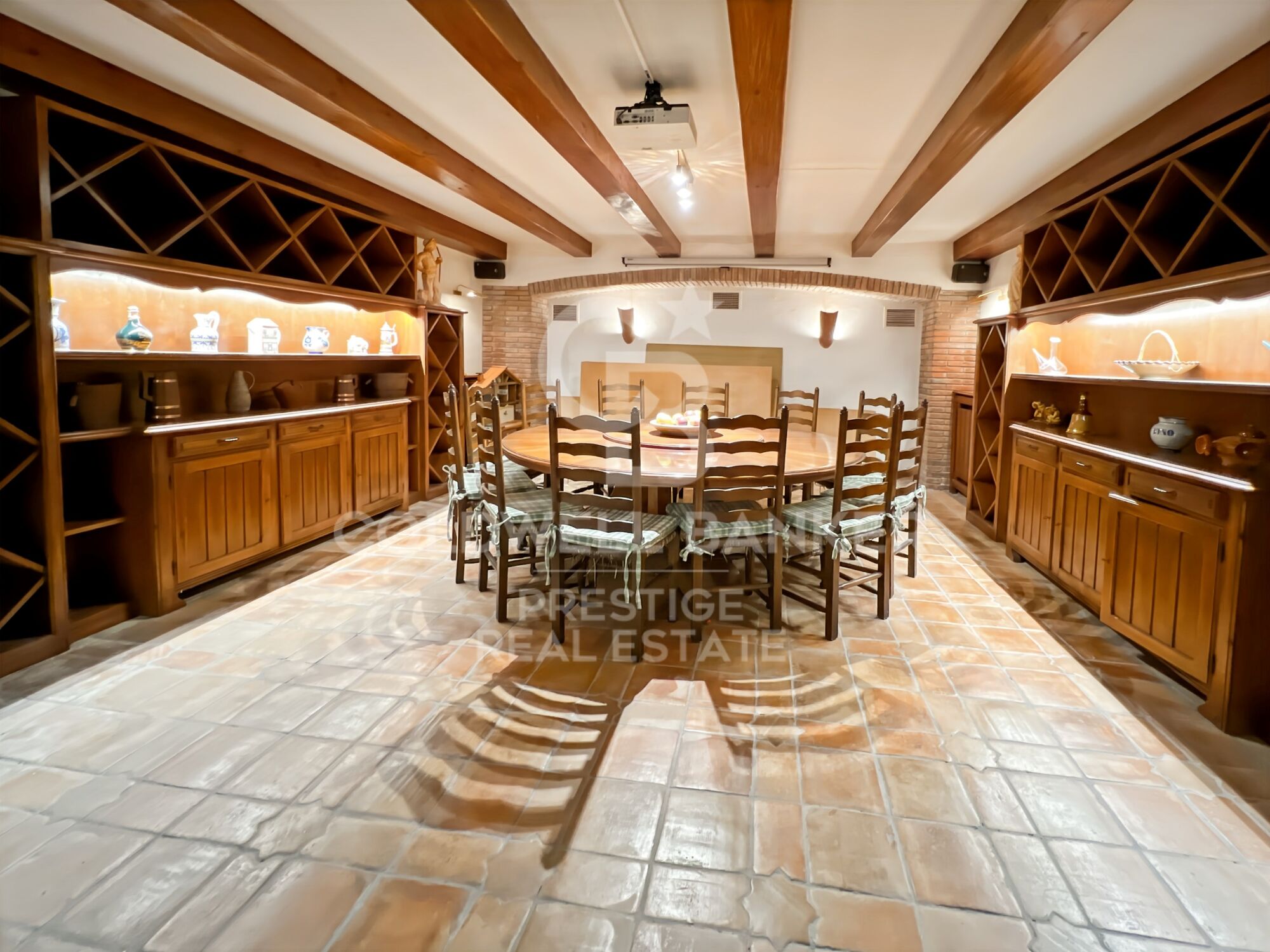 Villa con jardín y piscina a la venta en Terramar Sitges