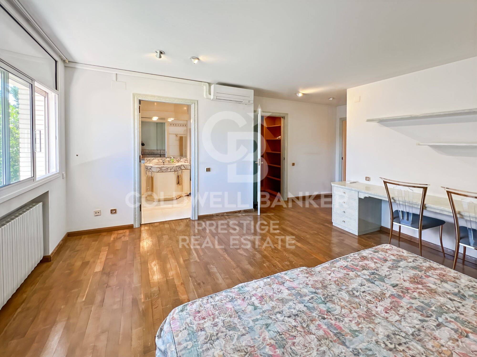 Villa con jardín y piscina a la venta en Terramar Sitges