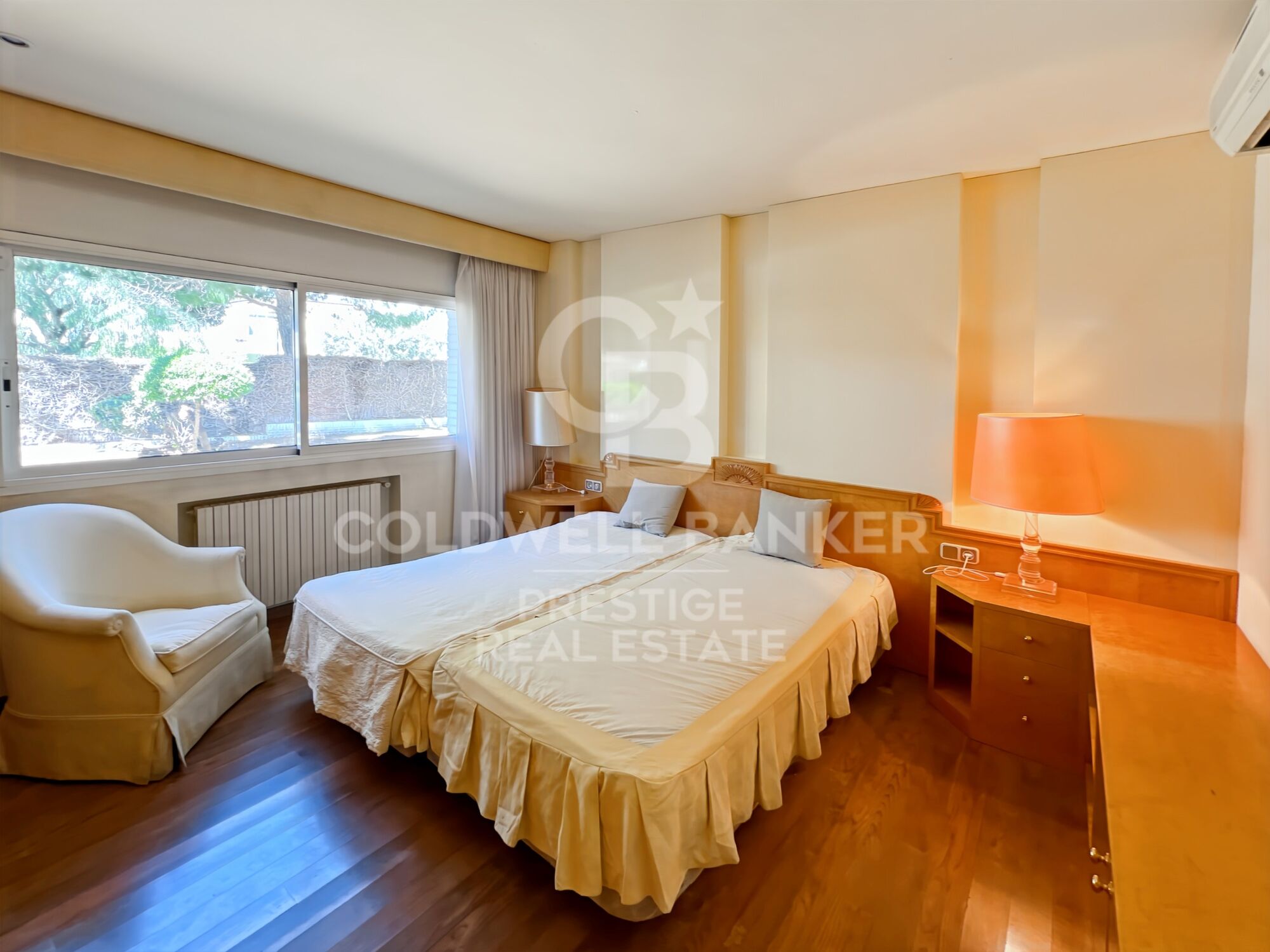 Villa con jardín y piscina a la venta en Terramar Sitges