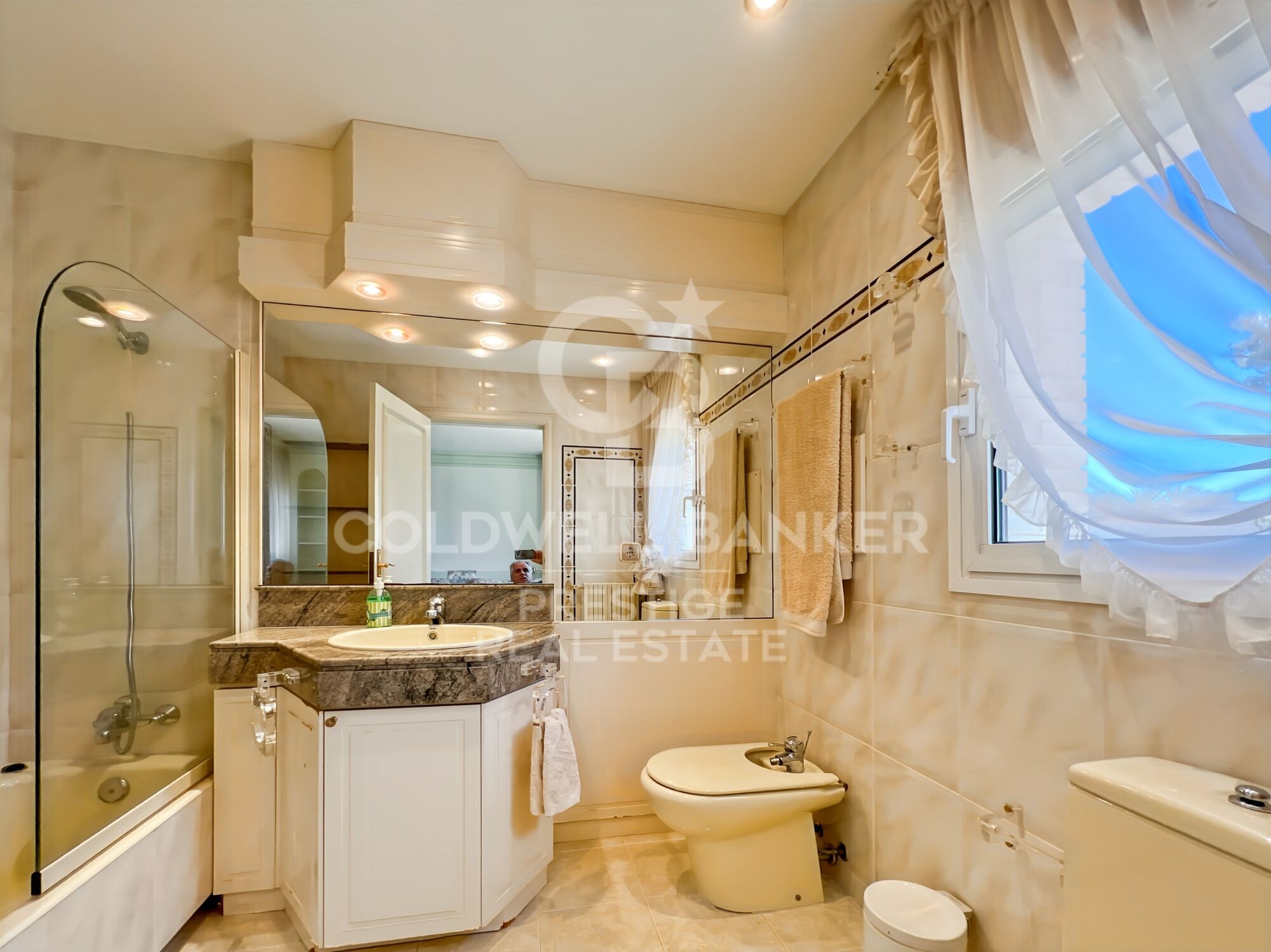Villa con jardín y piscina a la venta en Terramar Sitges