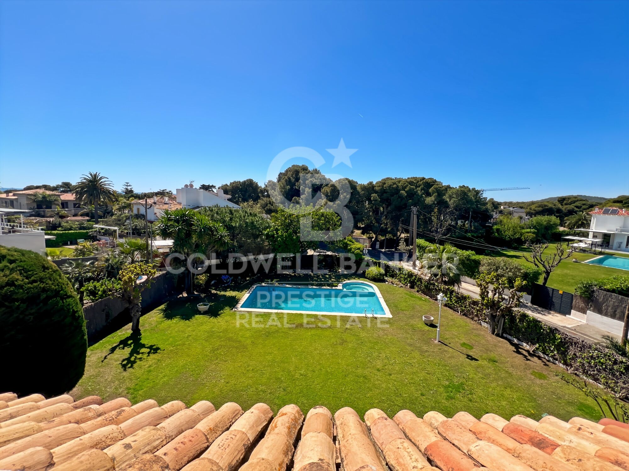 Villa con jardín y piscina a la venta en Terramar Sitges