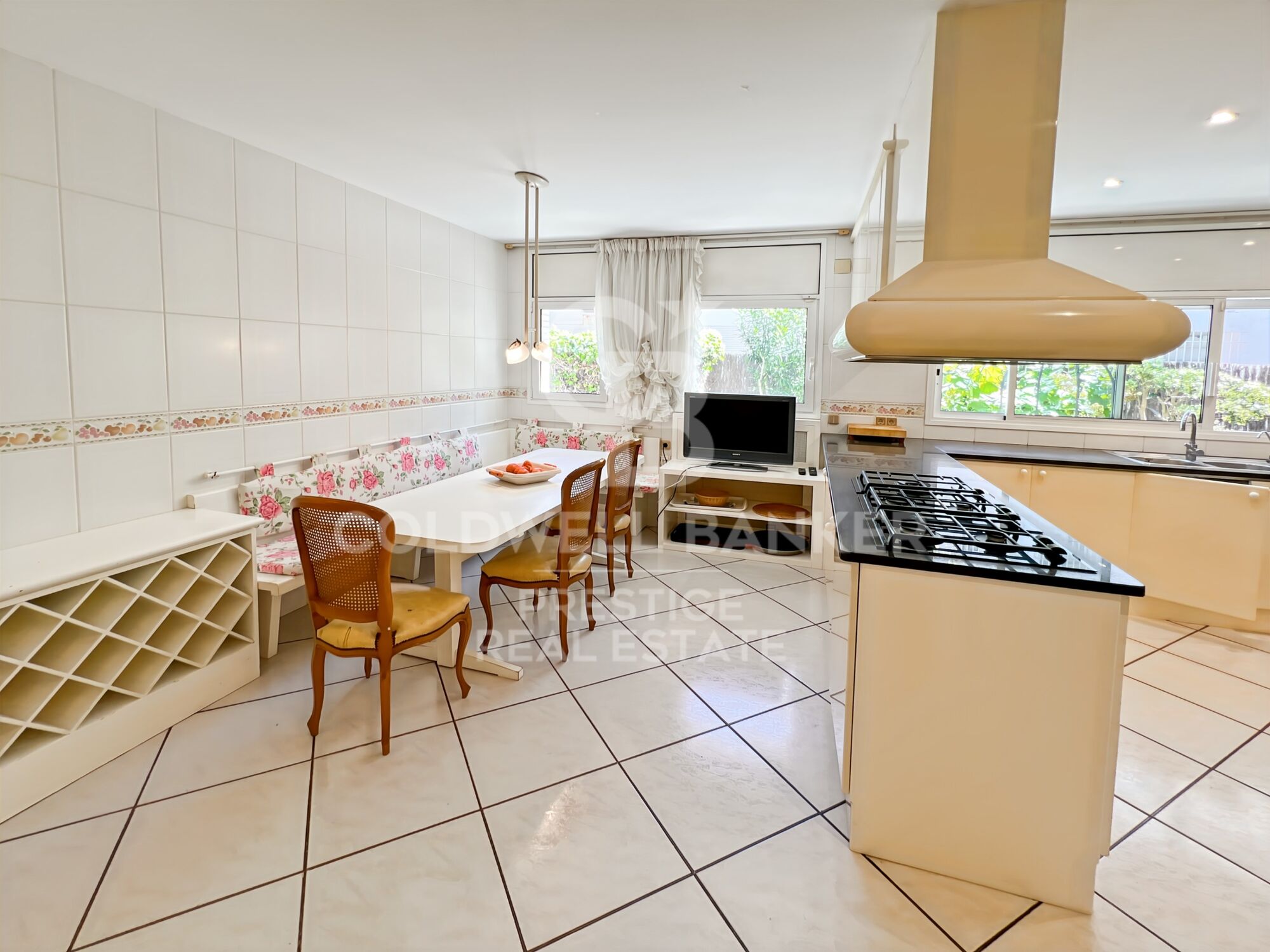 Villa con jardín y piscina a la venta en Terramar Sitges