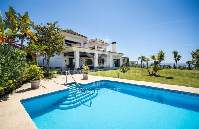 Maravillosa Villa en primera linea de golf de Santa Clara, Marbella