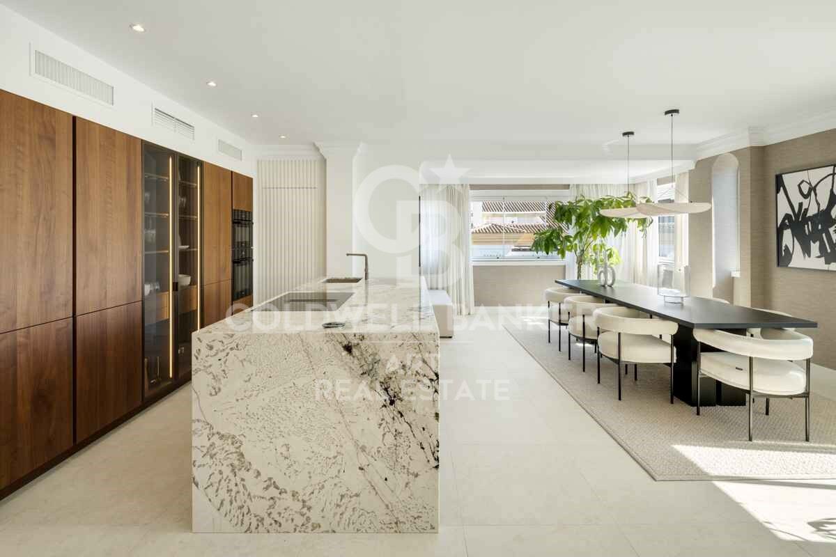 Exceptionnel Penthouse Duplex avec Vues Panoramiques sur la Mer et la Montagne sur la Milla d'Or de Marbella