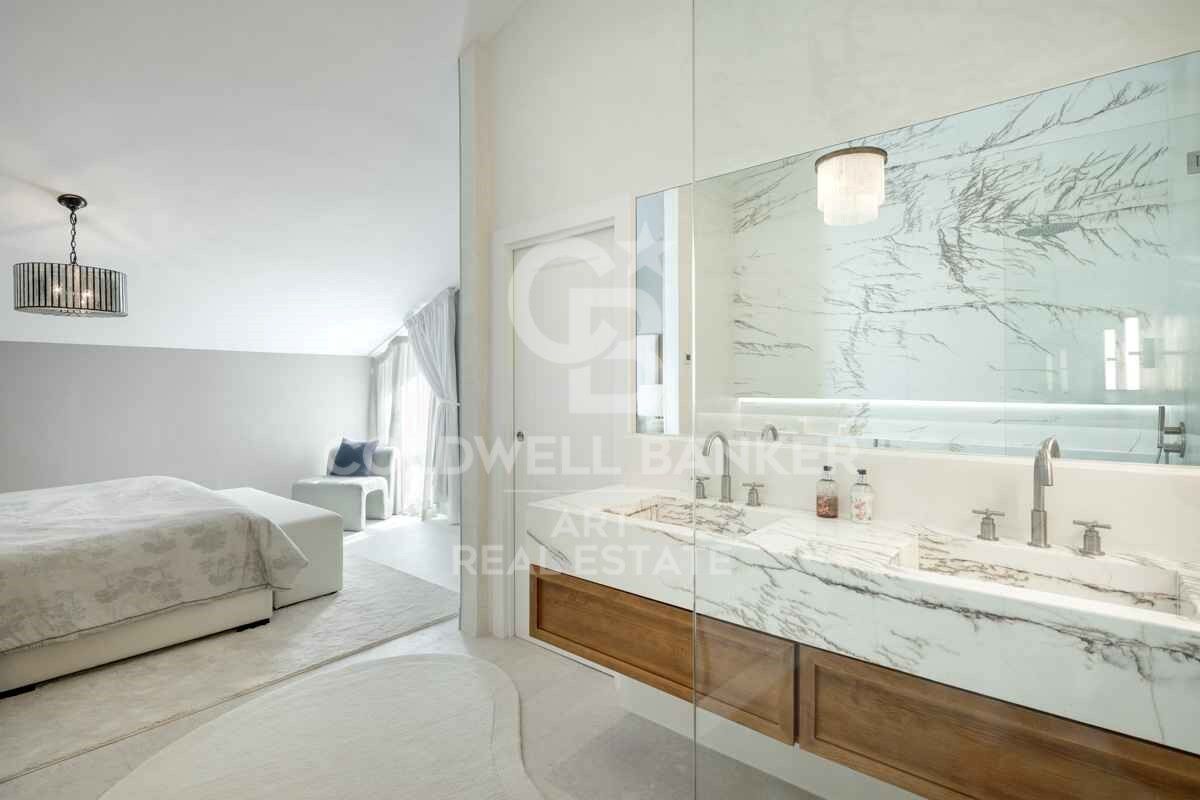 Exceptional Duplex Penthouse with Panoramic Sea and Mountain Views on Marbella's Golden Mile