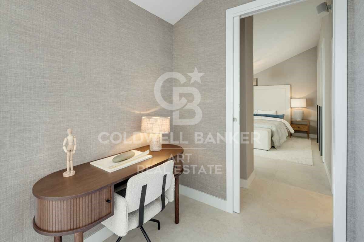 Excepcional Ático Dúplex con Vistas Panorámicas al Mar y la Montaña en la Milla de Oro de Marbella