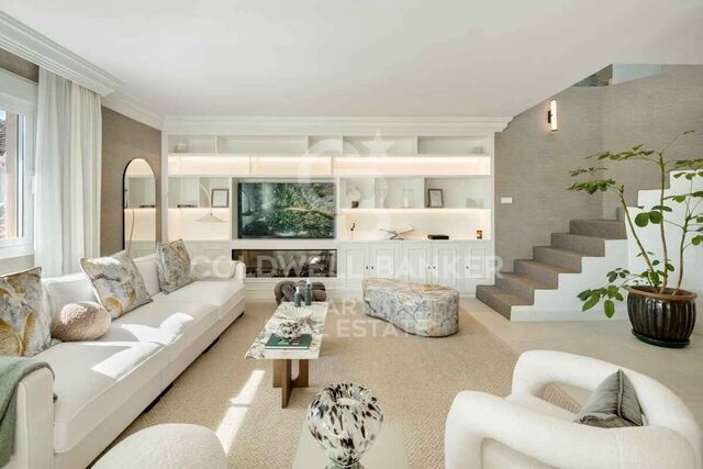 Exceptionnel Penthouse Duplex avec Vues Panoramiques sur la Mer et la Montagne sur la Milla d'Or de Marbella