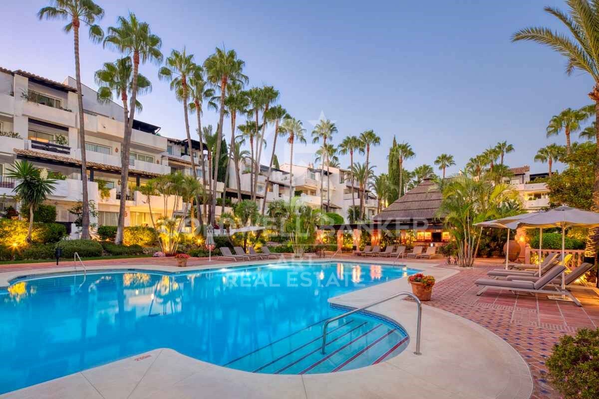 Impresionante Apartamento con Ubicación Privilegiada en el Resort Puente Romano, Milla de Oro de Marbella