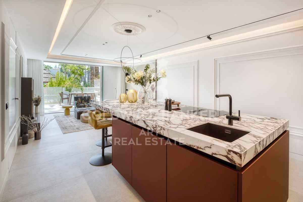 Impresionante Apartamento con Ubicación Privilegiada en el Resort Puente Romano, Milla de Oro de Marbella