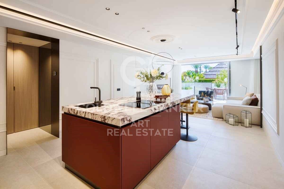 Impresionante Apartamento con Ubicación Privilegiada en el Resort Puente Romano, Milla de Oro de Marbella