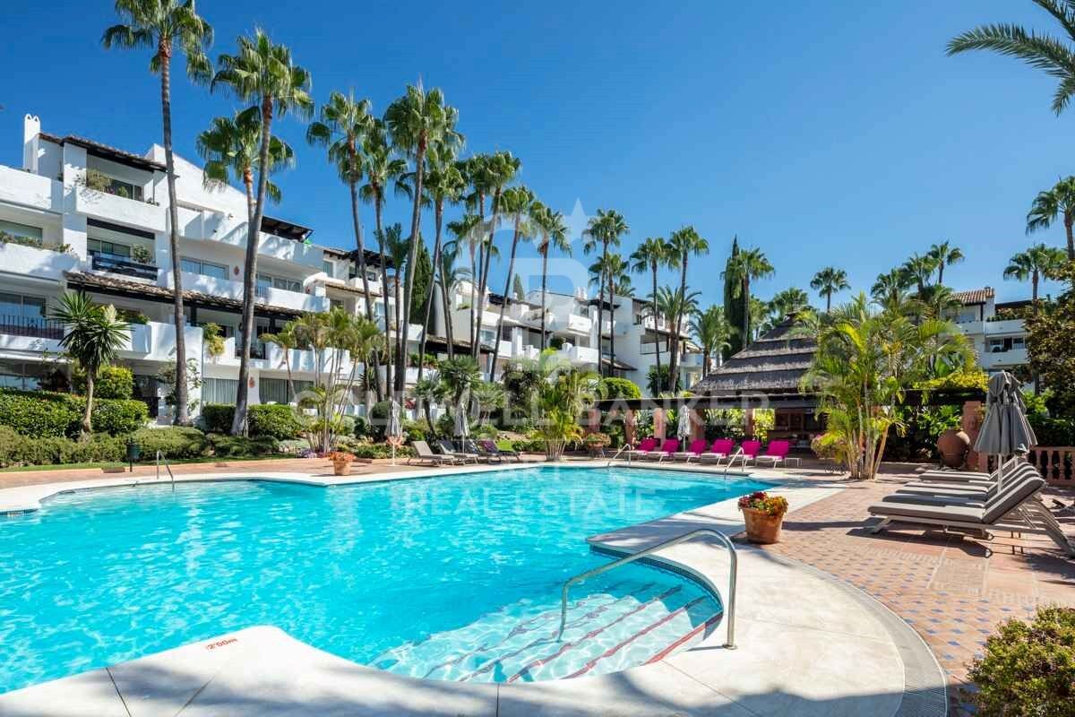 Impresionante Apartamento con Ubicación Privilegiada en el Resort Puente Romano, Milla de Oro de Marbella