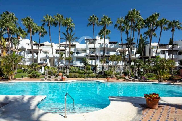 Impresionante Apartamento con Ubicación Privilegiada en el Resort Puente Romano, Milla de Oro de Marbella