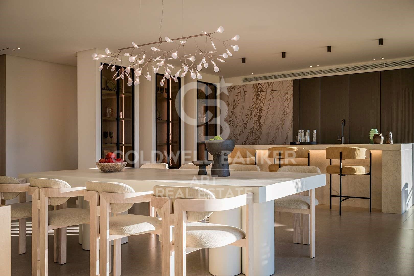 Exquisita villa de diseño en primera línea de golf en Nueva Andalucïa, Marbella