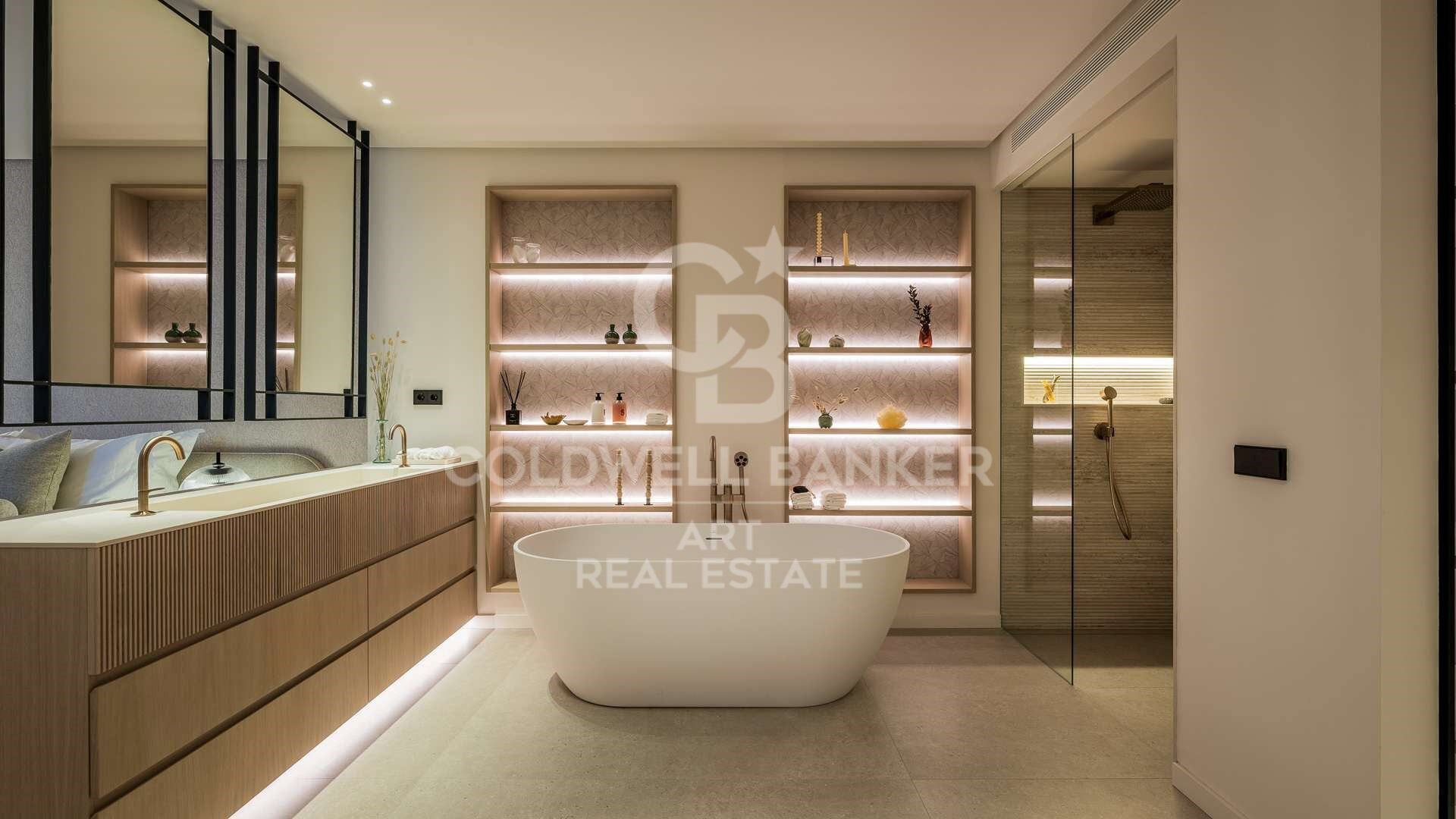 Exquisita villa de diseño en primera línea de golf en Nueva Andalucïa, Marbella