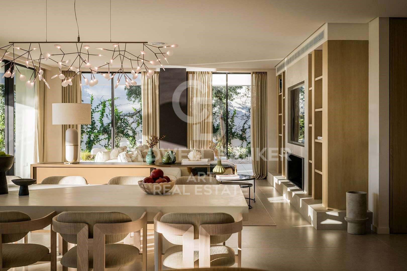 Exquisita villa de diseño en primera línea de golf en Nueva Andalucïa, Marbella
