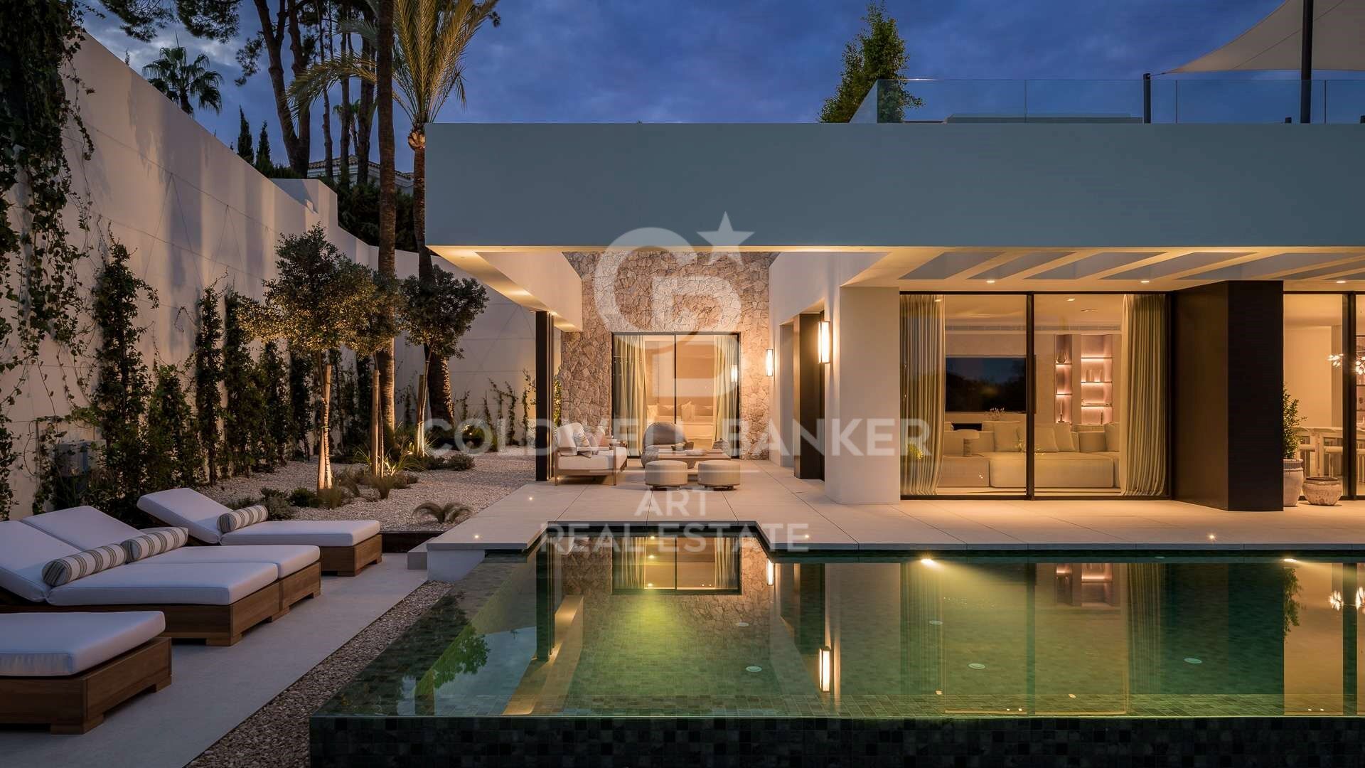 Exquisita villa de diseño en primera línea de golf en Nueva Andalucïa, Marbella