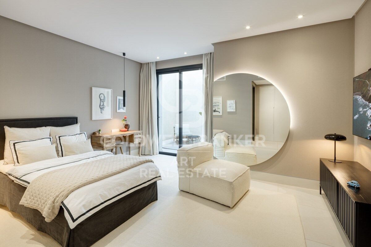 Beautiful Contemporary Villa with Sea Views in La Cerquilla, Nueva Andalucía