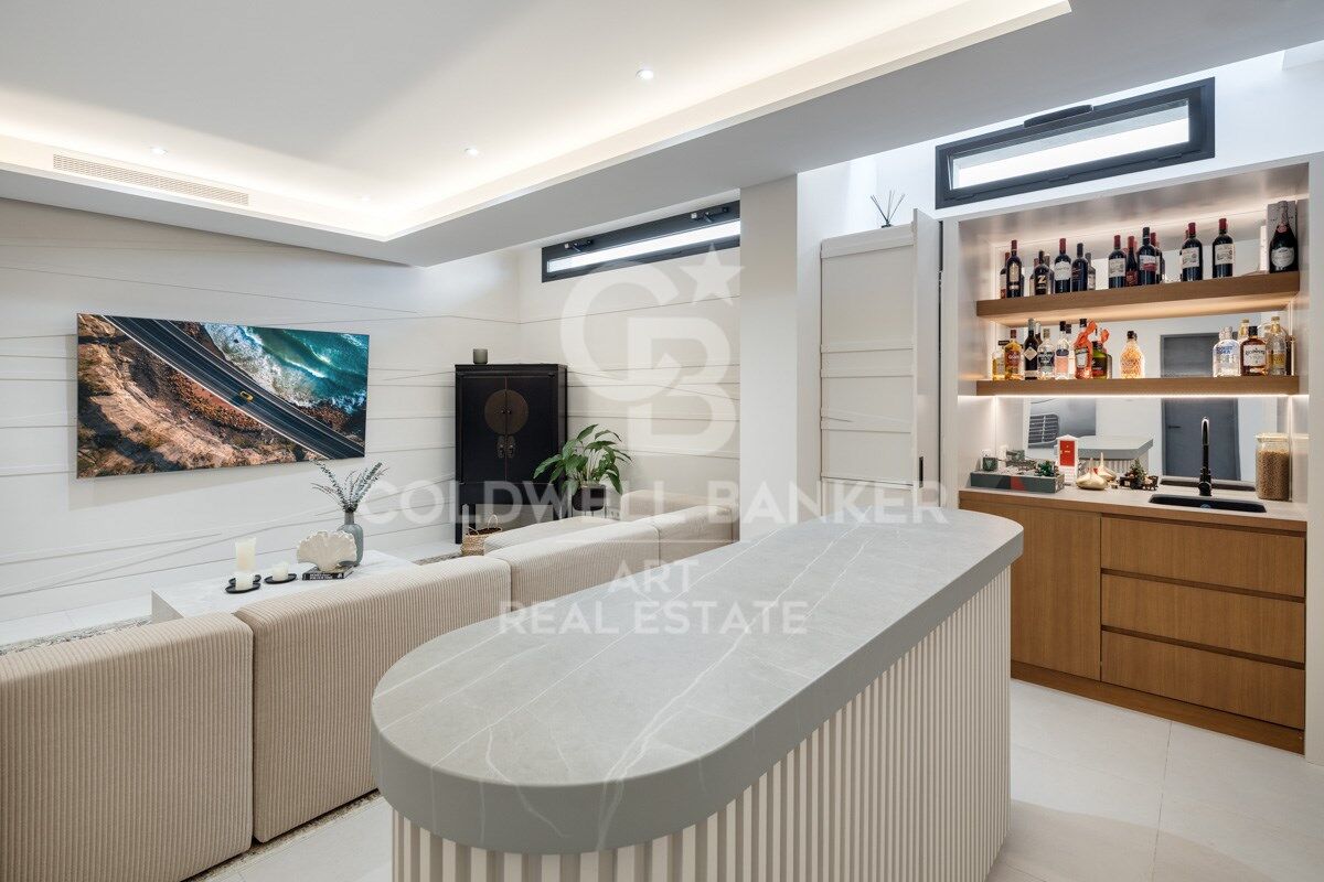 Beautiful Contemporary Villa with Sea Views in La Cerquilla, Nueva Andalucía