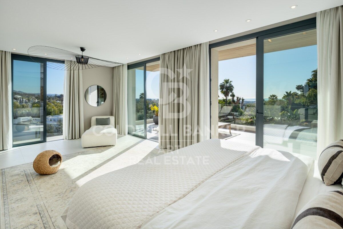 Beautiful Contemporary Villa with Sea Views in La Cerquilla, Nueva Andalucía