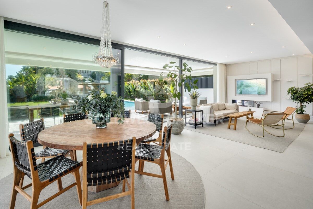 Beautiful Contemporary Villa with Sea Views in La Cerquilla, Nueva Andalucía