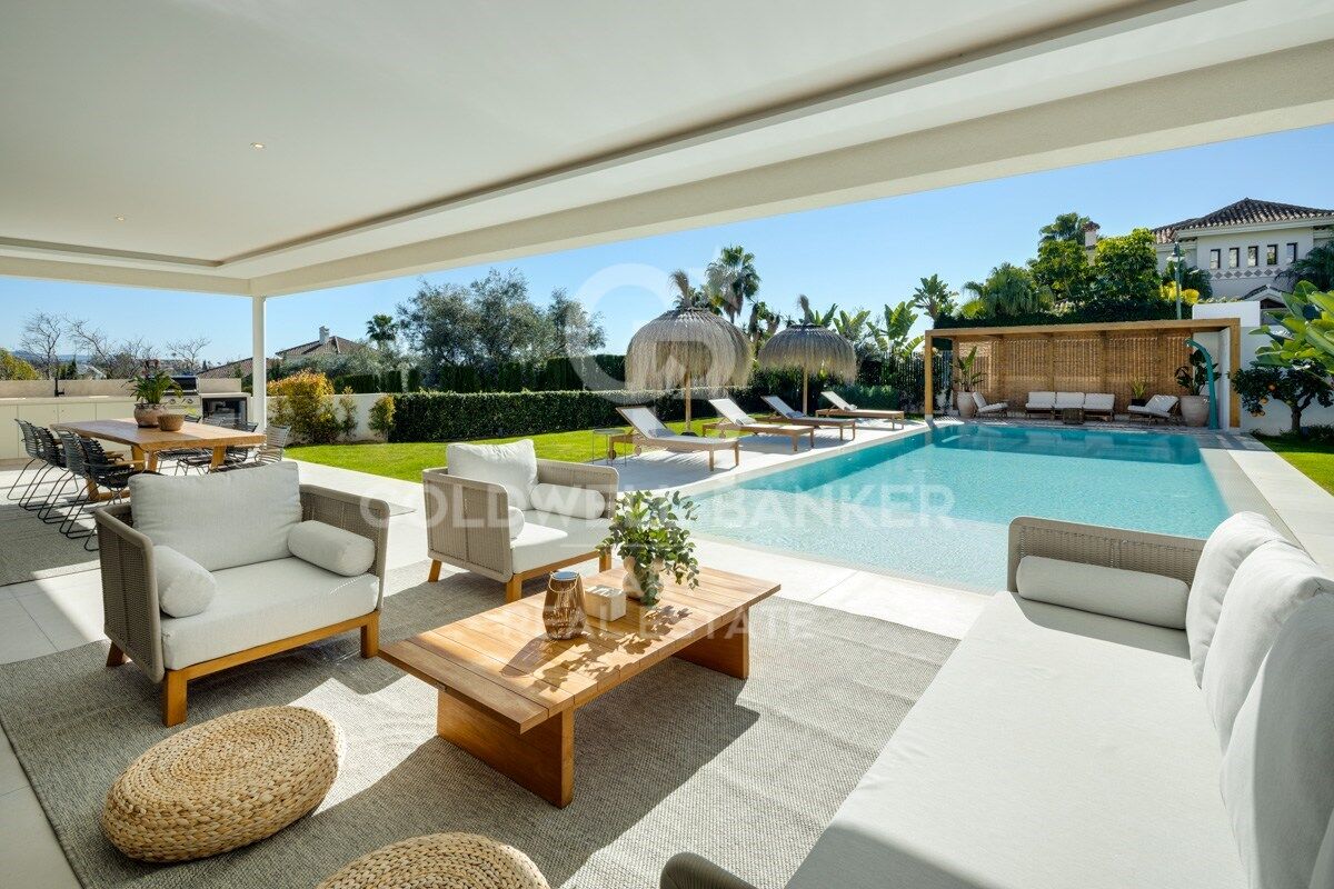 Maravillosa villa contemporánea con vistas al mar en La Cerquilla, Nueva Andalucía