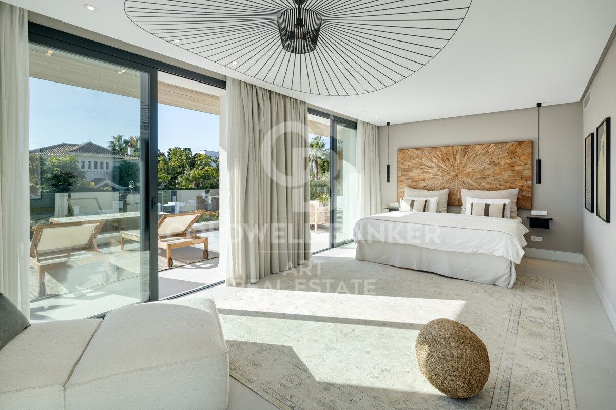 Maravillosa villa contemporánea con vistas al mar en La Cerquilla, Nueva Andalucía