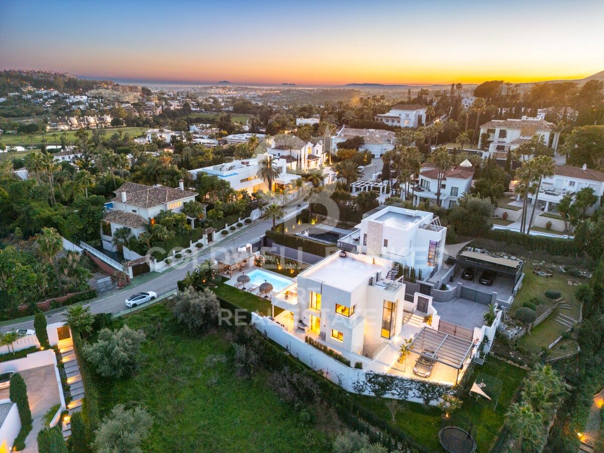 Maravillosa villa contemporánea con vistas al mar en La Cerquilla, Nueva Andalucía