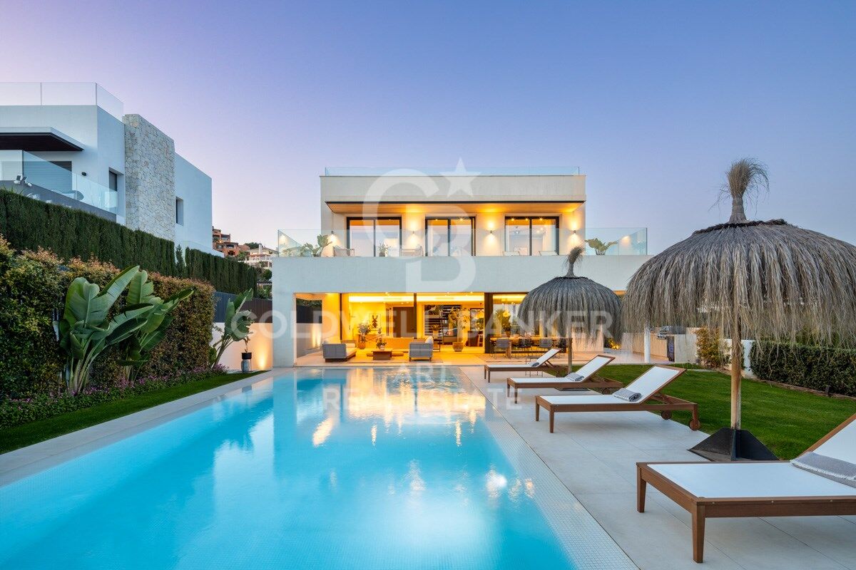 Maravillosa villa contemporánea con vistas al mar en La Cerquilla, Nueva Andalucía