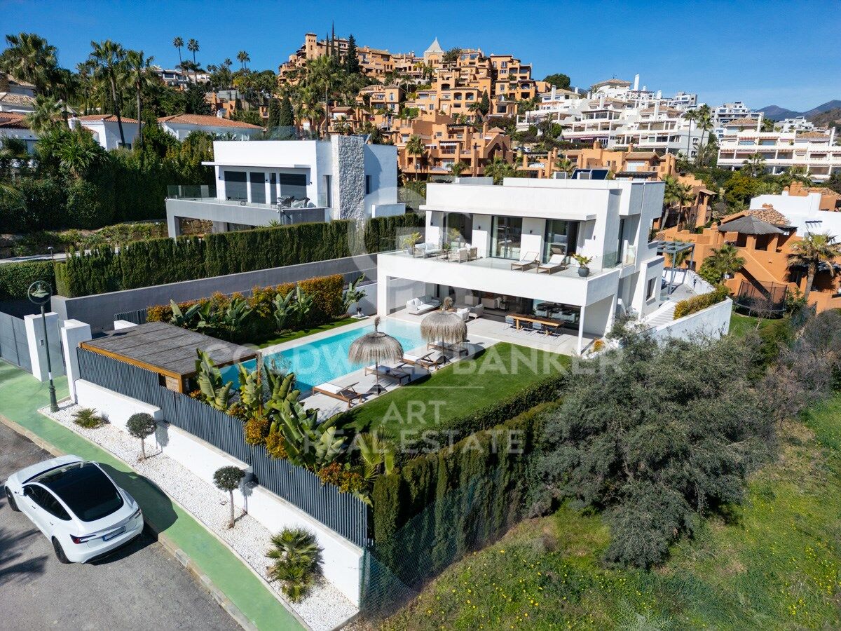 Maravillosa villa contemporánea con vistas al mar en La Cerquilla, Nueva Andalucía