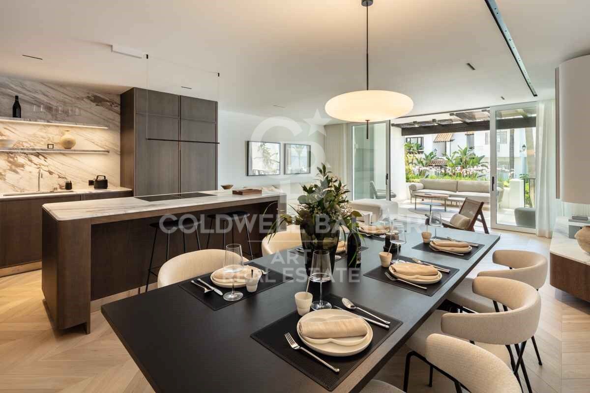 Exquisite Modern Apartment with Sea Views in the Prestigious Puente Romano Resort, Marbella Golden Mile