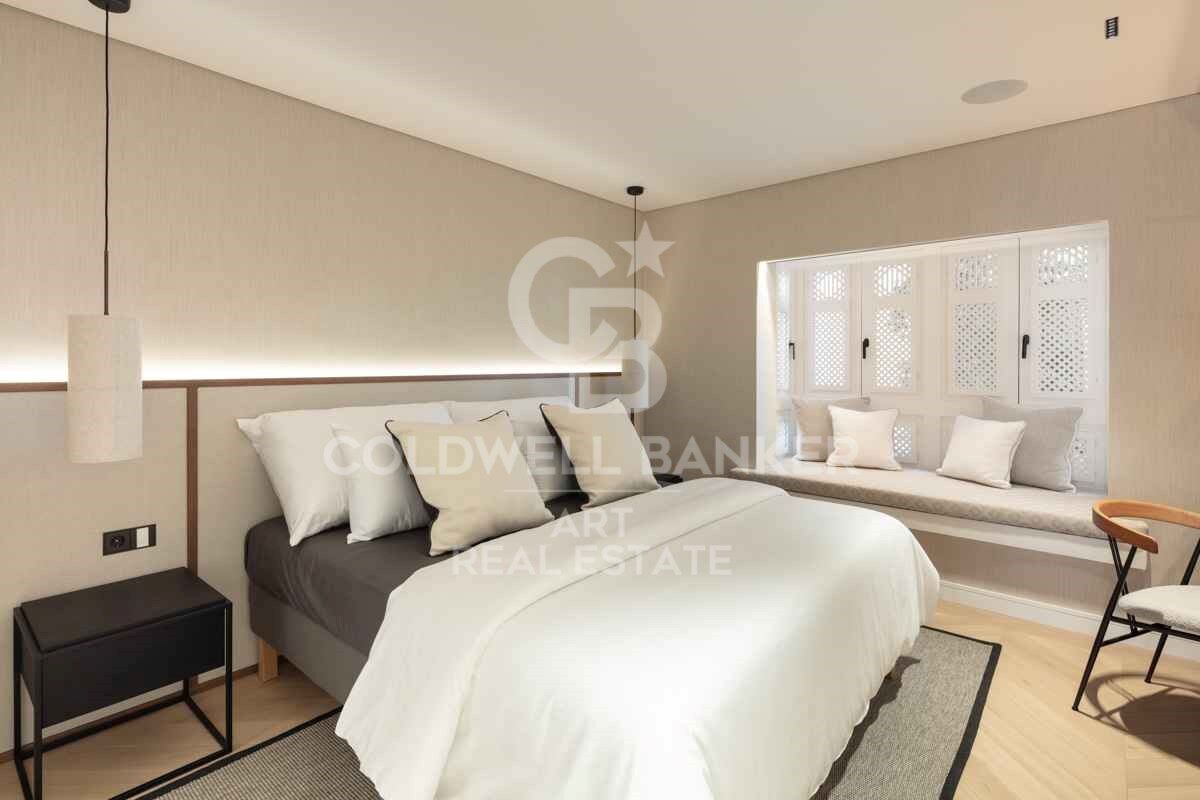 Exquisite Modern Apartment with Sea Views in the Prestigious Puente Romano Resort, Marbella Golden Mile