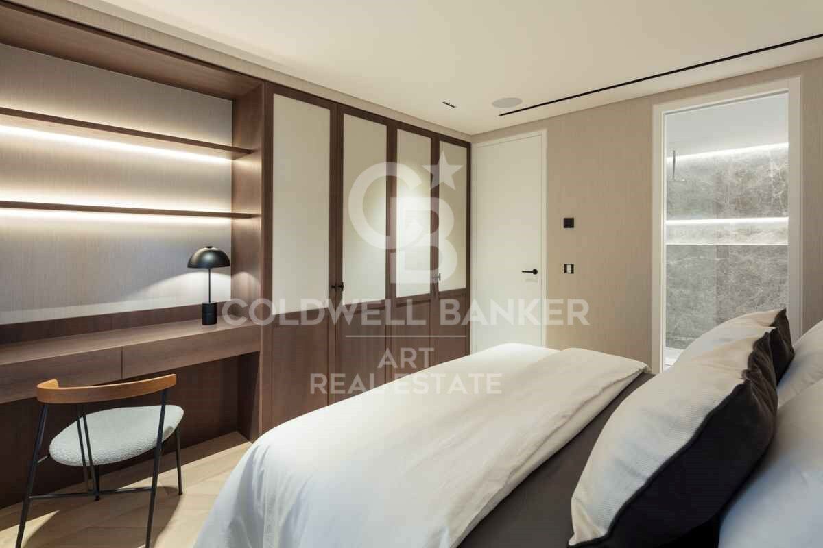 Exquisite Modern Apartment with Sea Views in the Prestigious Puente Romano Resort, Marbella Golden Mile