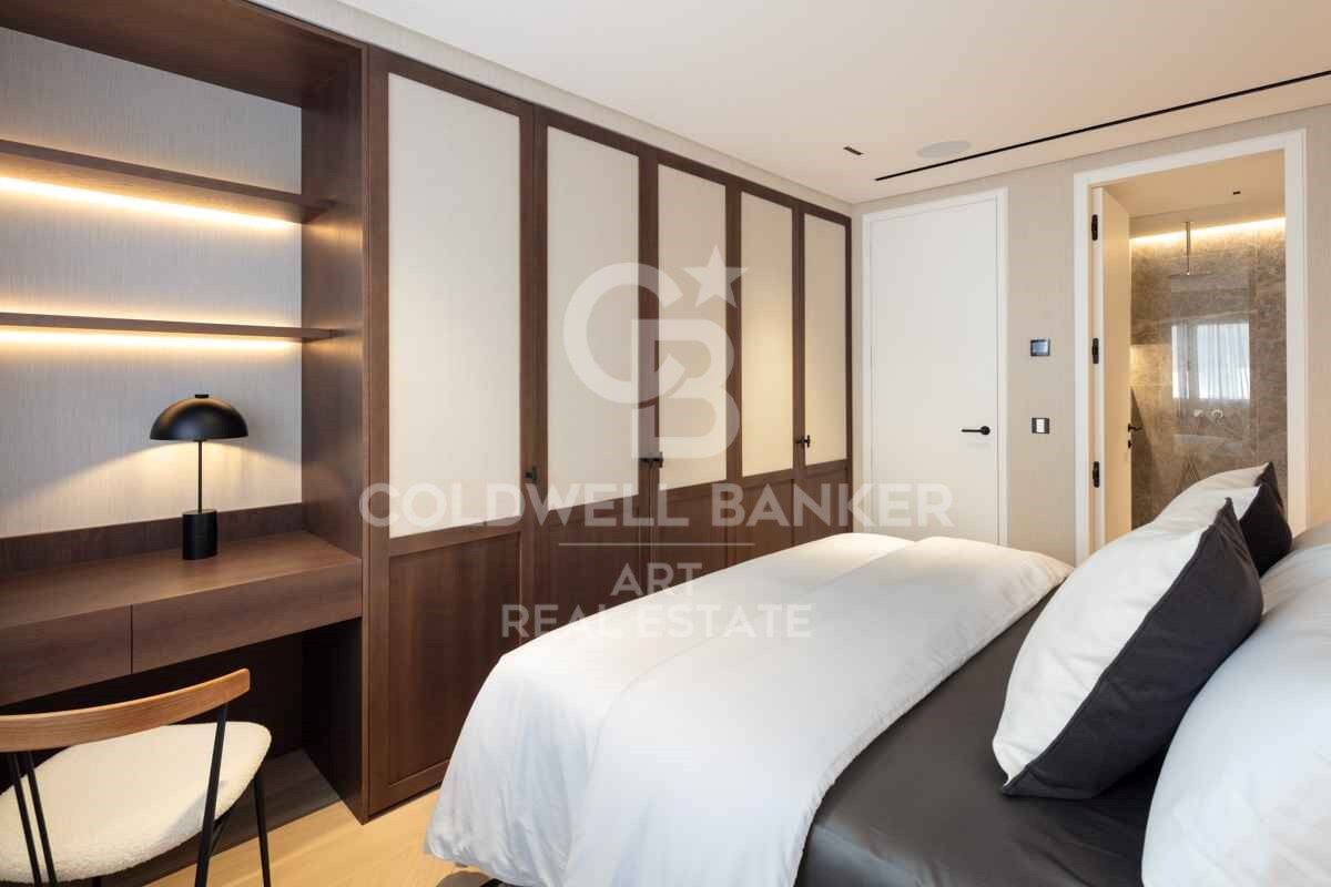 Exquisite Modern Apartment with Sea Views in the Prestigious Puente Romano Resort, Marbella Golden Mile