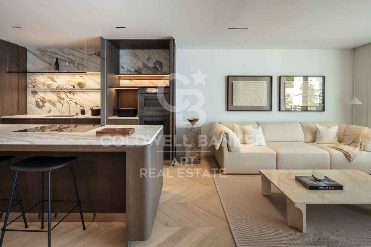 Exquisito Apartamento Moderno con Vistas al Mar en el Prestigioso Resort Puente Romano, Milla de Oro Marbella