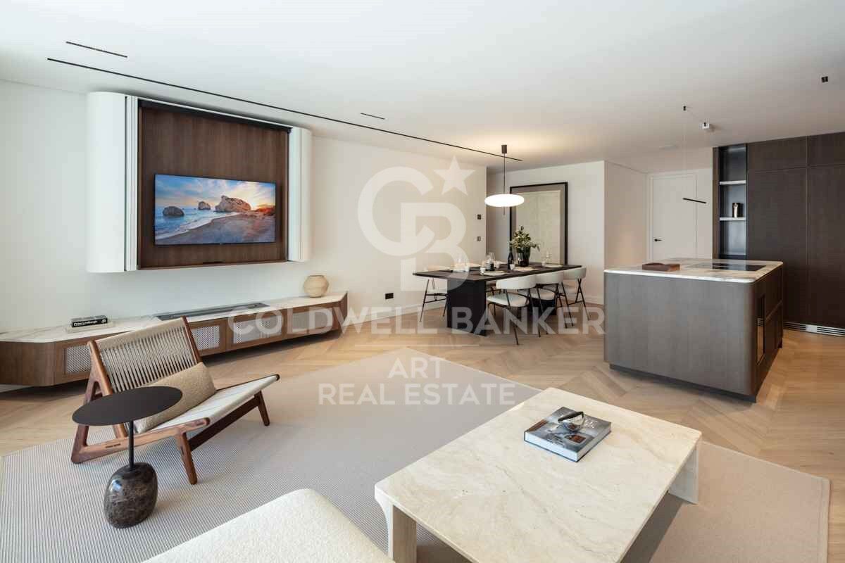 Exquisite Modern Apartment with Sea Views in the Prestigious Puente Romano Resort, Marbella Golden Mile