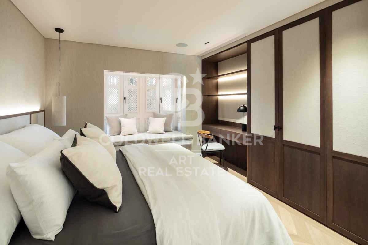 Exquisite Modern Apartment with Sea Views in the Prestigious Puente Romano Resort, Marbella Golden Mile