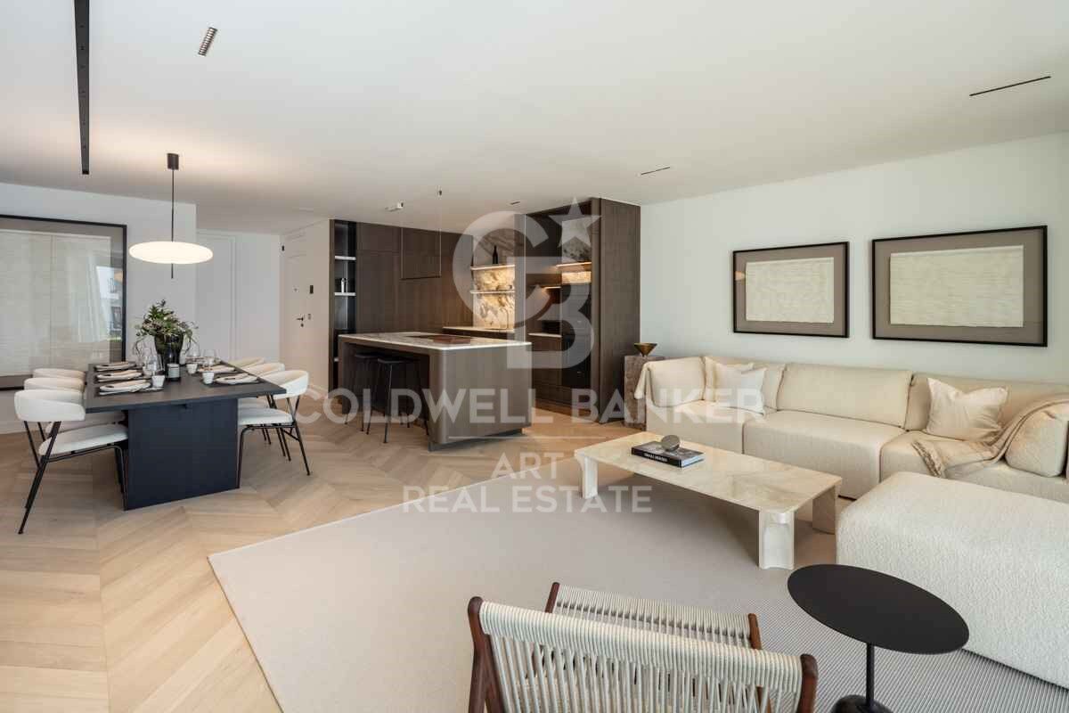 Exquisite Modern Apartment with Sea Views in the Prestigious Puente Romano Resort, Marbella Golden Mile