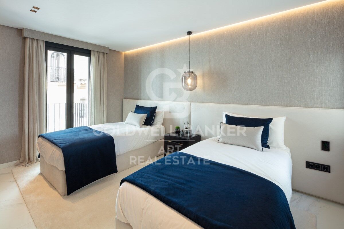 Amazing contemporary apartment in the famous Puerto Banús Marina