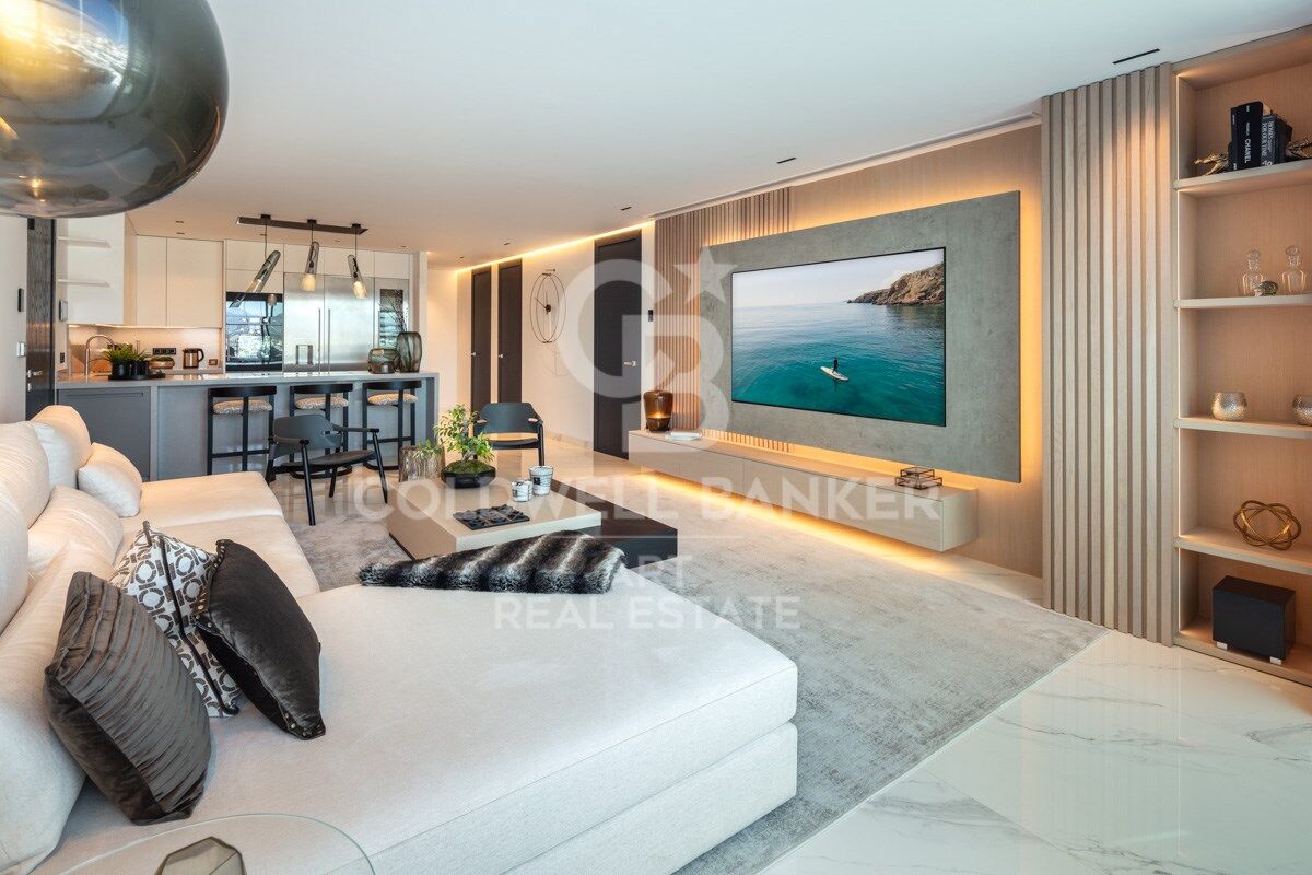 Amazing contemporary apartment in the famous Puerto Banús Marina