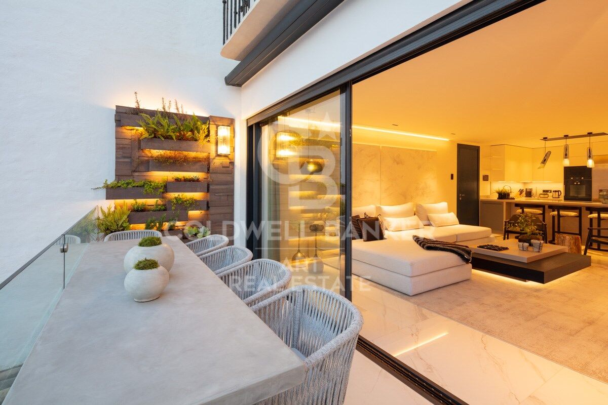 Amazing contemporary apartment in the famous Puerto Banús Marina