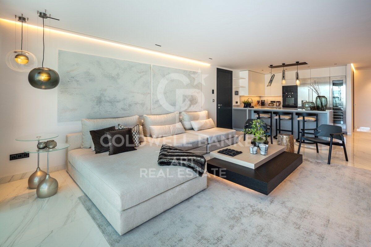 Amazing contemporary apartment in the famous Puerto Banús Marina