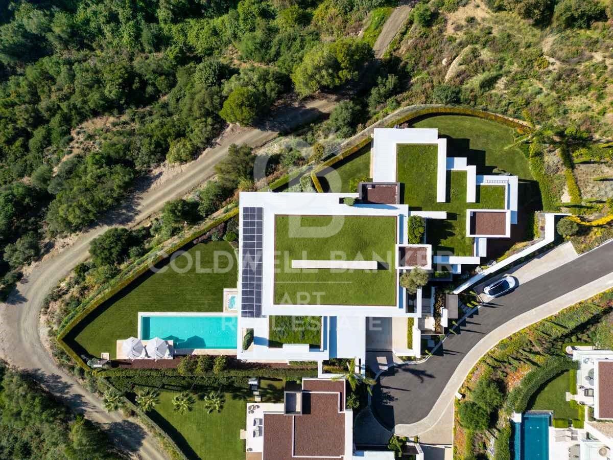 Obra maestra moderna en exclusiva comunidad cerrada en La Quinta, Benahavís